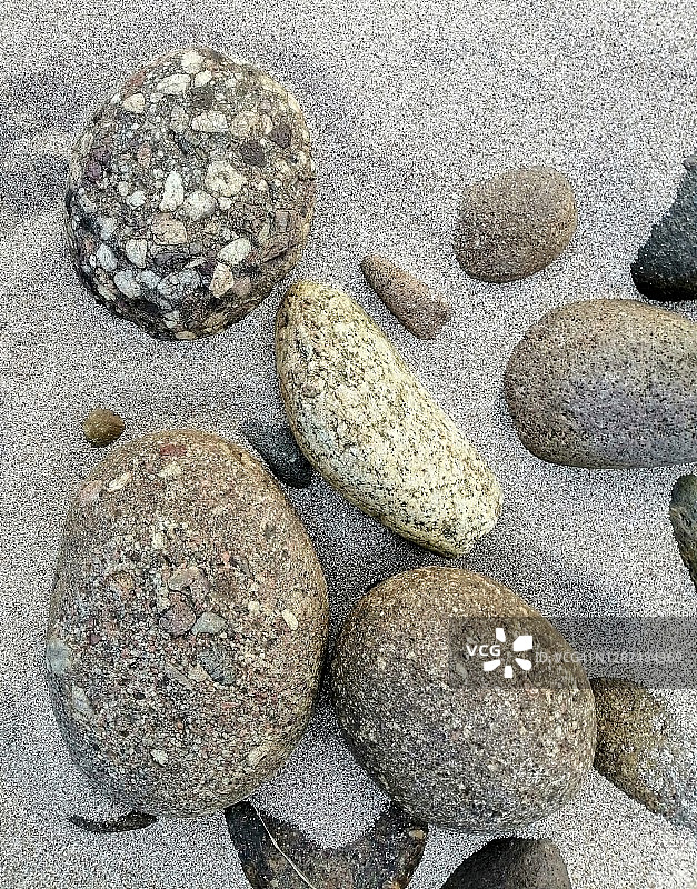 桑德伍德湾海滩上的岩石，萨瑟兰，苏格兰，英国图片素材