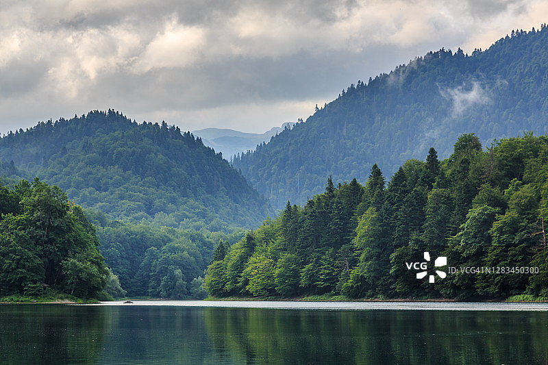 Biogradska Gora国家公园的Biogradsko湖图片素材