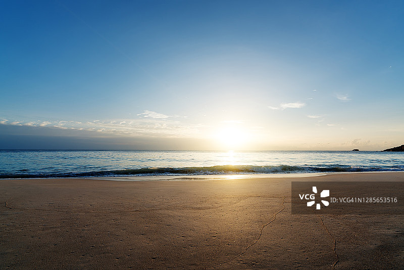 马埃岛塞舌尔海滩上的日落图片素材