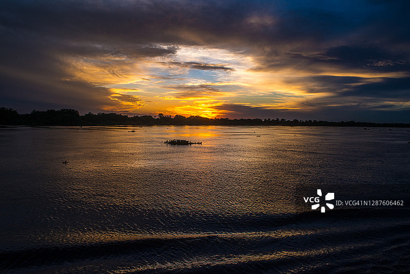 日落在查科巴拉圭-巴拉圭河图片素材