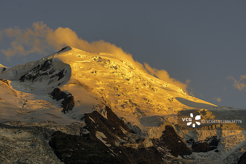夕阳下的勃朗峰(4810m)图片素材