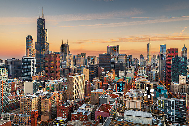 芝加哥，伊利诺斯州，美国空中城市景观到密歇根湖图片素材