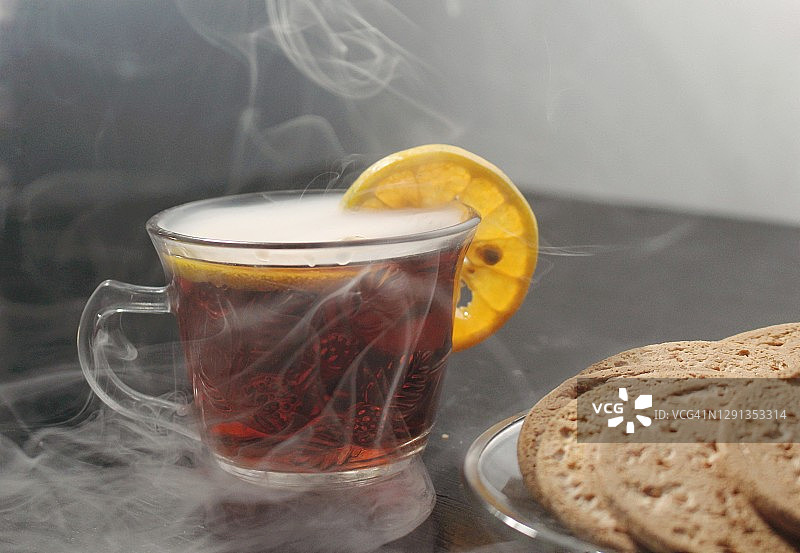热茶开始你的一天图片素材
