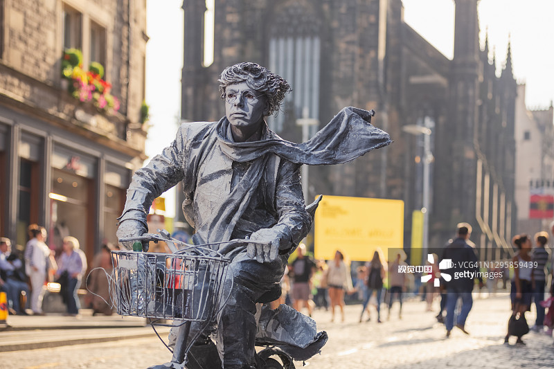 爱丁堡艺穗节的活雕像图片素材