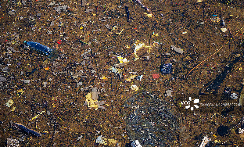 石油和垃圾污染。图片素材