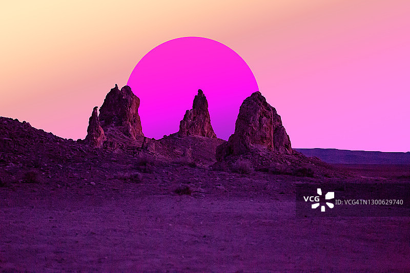 色彩斑斓的加州沙漠与巨大的粉红色太阳梦幻般的风景。图片素材