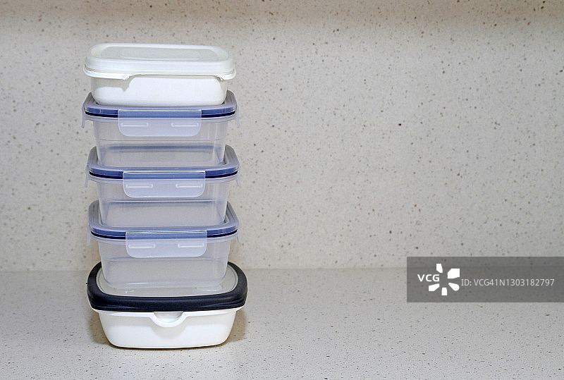 一堆可回收的塑料食物容器图片素材