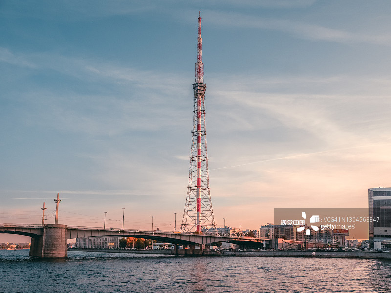 圣彼得堡电视塔。秋季，电视塔和办公中心在阿普特卡尔斯卡亚堤岸。俄罗斯。图片素材