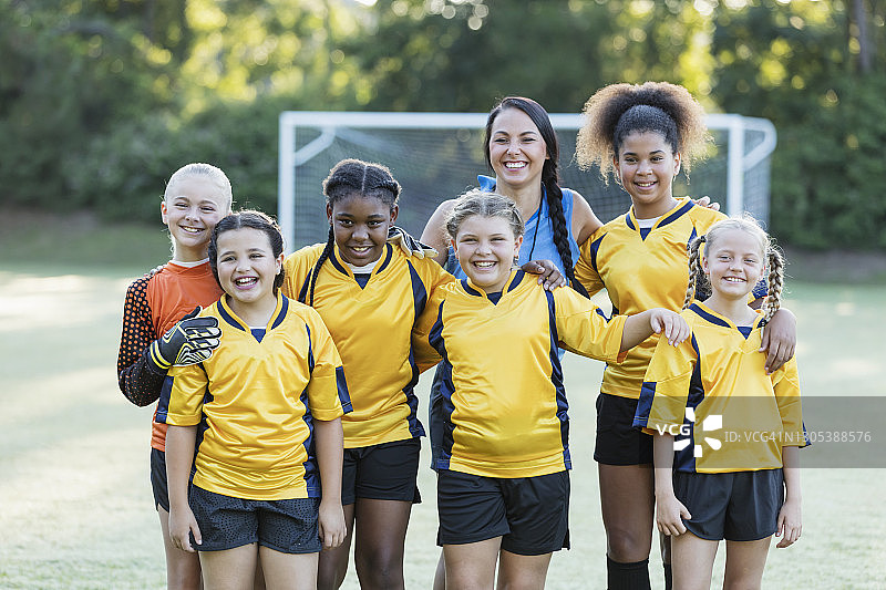 女子足球队，队员和教练图片素材