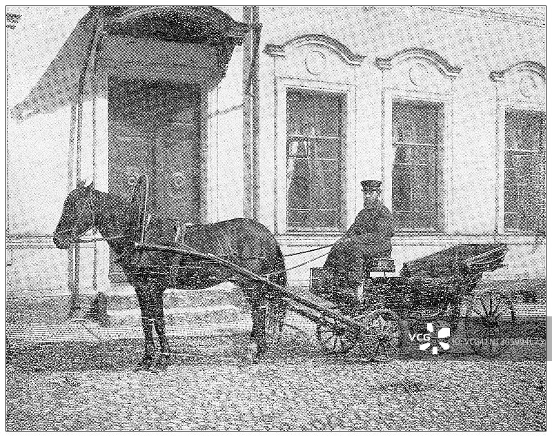 古董黑白照片:不同的汽车，推车和马车的世界，“Drosky”，俄罗斯图片素材