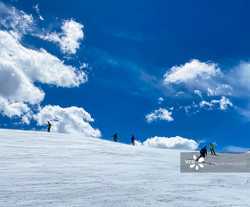 滑雪坡道位于美国犹他州帕克城的高山上图片素材
