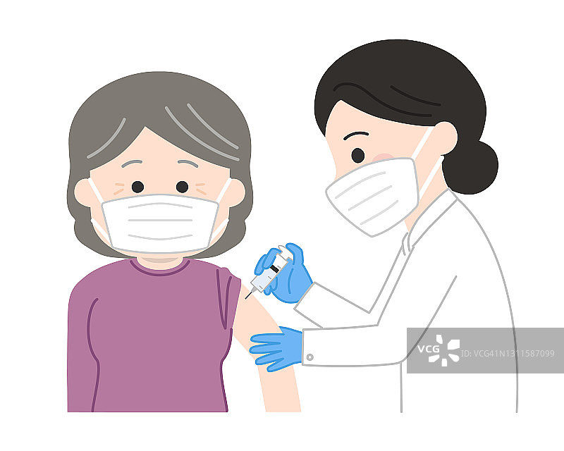 戴医用口罩接受疫苗接种的老年妇女。图片素材
