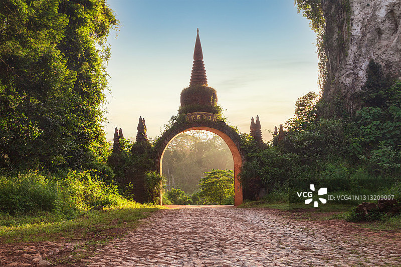 上午在考那奈琅达摩公园的庙门图片素材