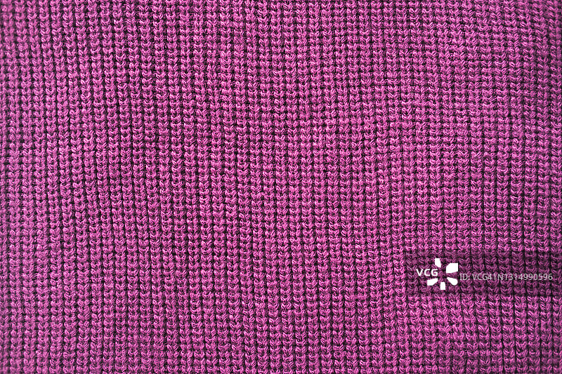 光滑的带图案的紫色针织毛衣的纹理。平放风格，特写。图片素材