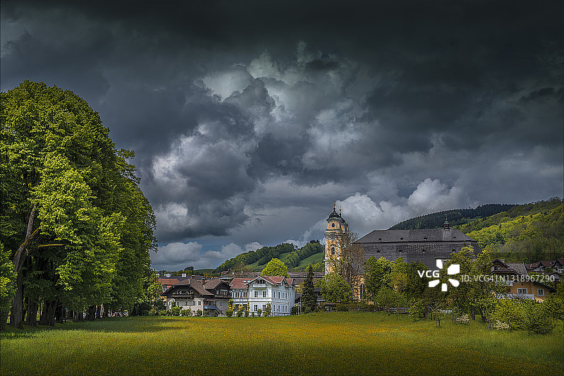 奥地利Mondsee附近的风景优美的乡村。图片素材