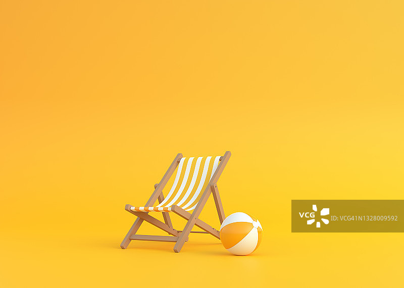 条纹躺椅和沙滩球在黄色的背景上图片素材