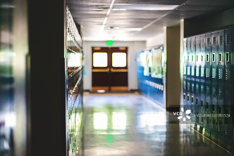 空的学校走廊排列着储物柜教育照片系列图片素材