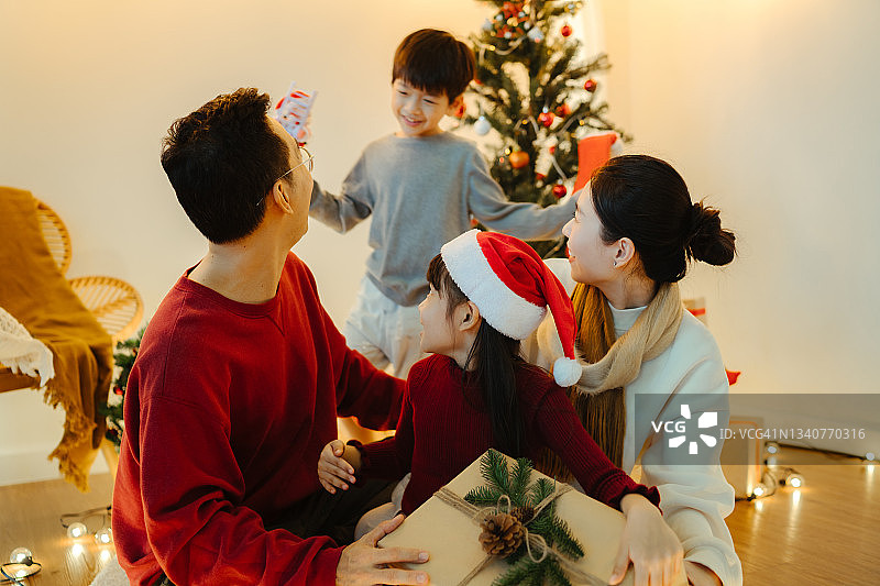 加强圣诞节家庭关系的活动图片素材