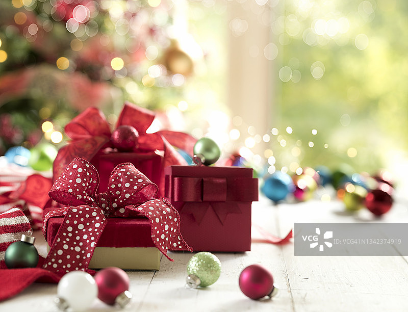 圣诞礼物和圣诞树背景图片素材