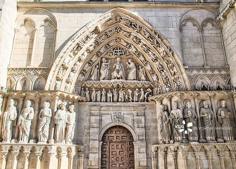 西班牙布尔戈斯哥特式大教堂北翼的Coronería的关闭门图片素材