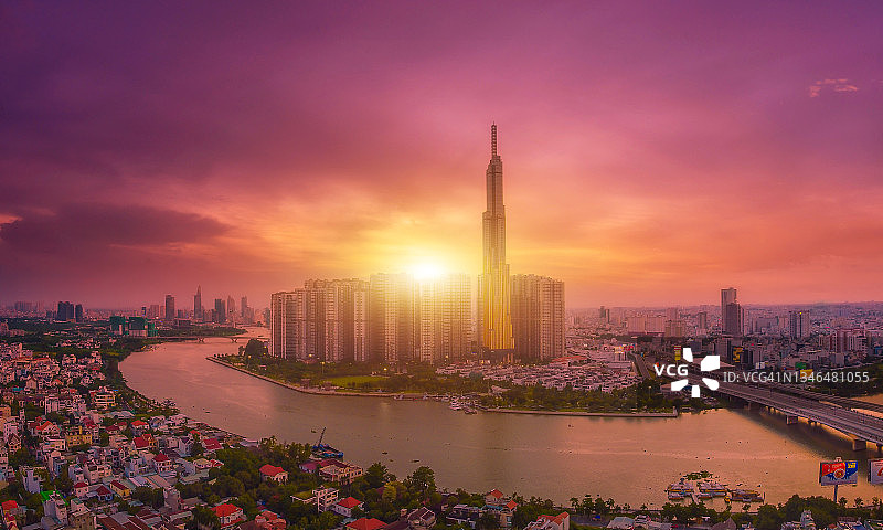地标81的空中日落是越南胡志明市中心的一座超级高的摩天大楼图片素材