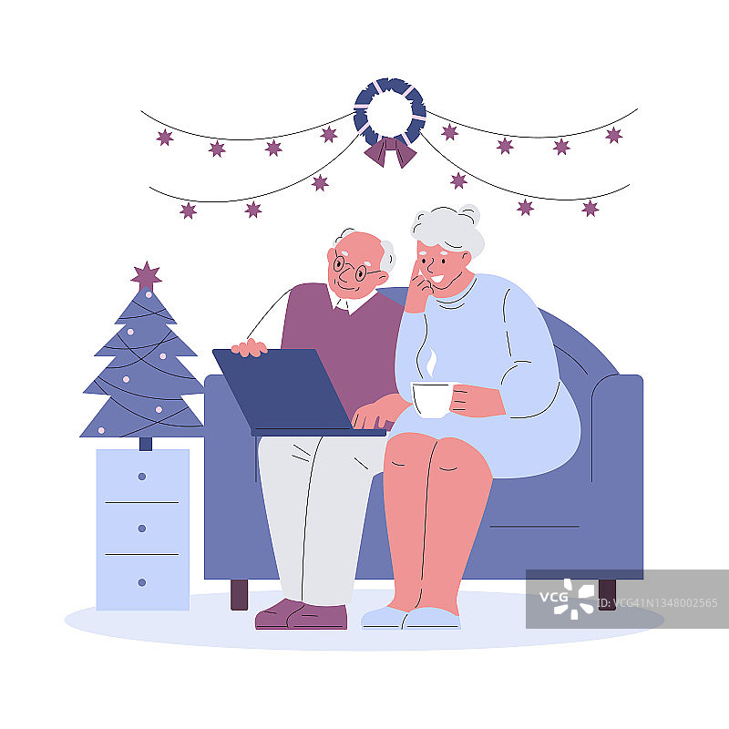一对老夫妇在圣诞节用笔记本电脑互相问候。平面风格的矢量插图。图片素材