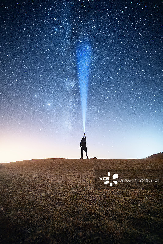 在加那利群岛的特内里费，泰德国家公园里的星星和银河，加那利群岛的夜晚图片素材