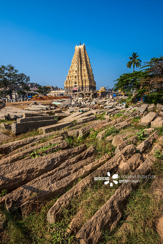 印度卡纳塔克邦汉皮的Sree Virupaksha寺庙的迷人景色图片素材