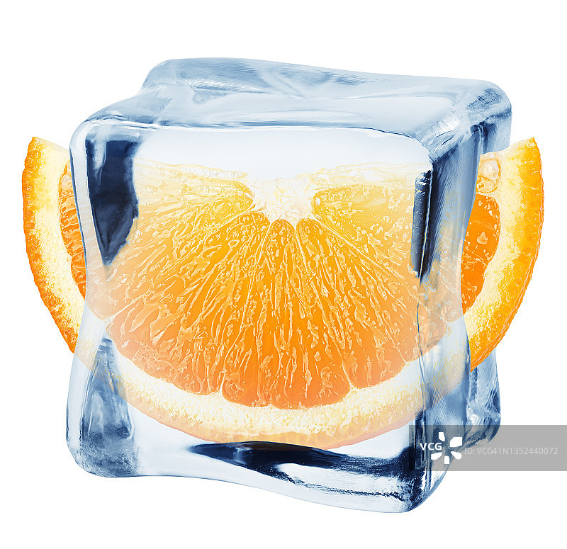 橘色冰方块，孤立在白色背景，剪切路径，全景深图片素材