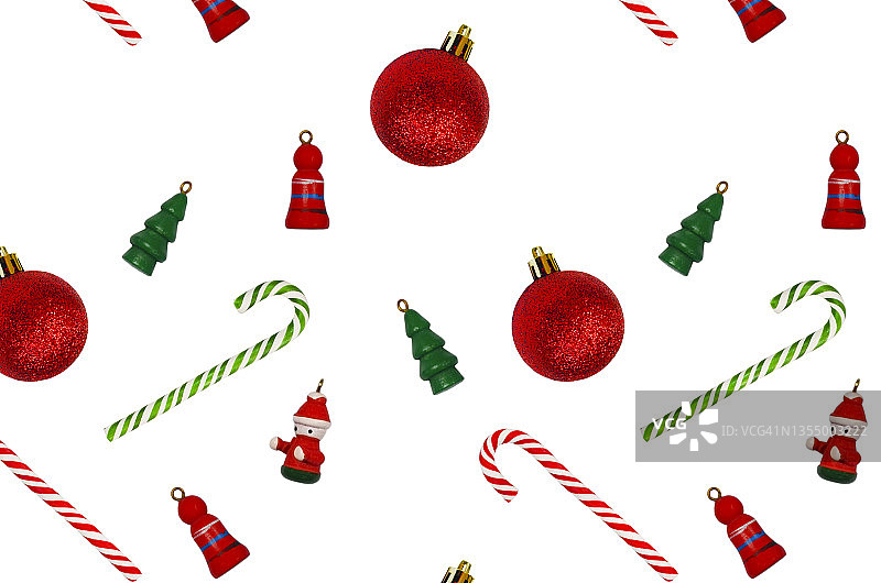 圣诞糖果棒棒糖，木制玩具和红色闪亮球悬浮，套冬季节日装饰裁剪为设计图片素材