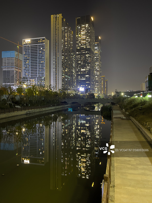 中国杭州现代科技城夜景图片素材