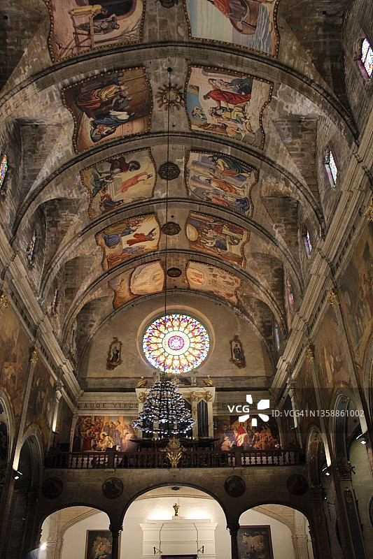 在波伦萨教堂里图片素材