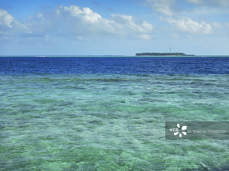 从马尔代夫的拉纳利看到的菲哈尔霍伊岛图片素材