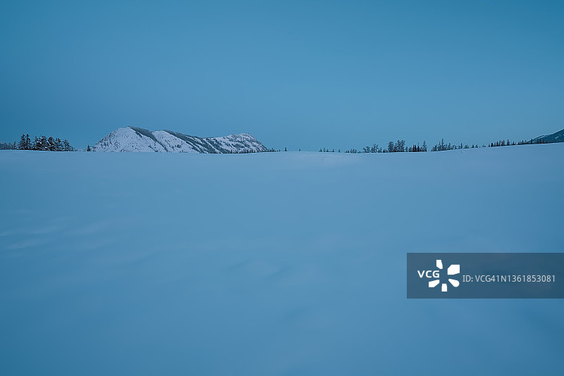 美丽的雪原风光图片素材