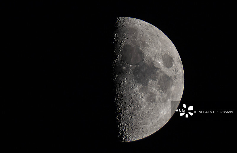 日本神奈川的半月形日落图片素材