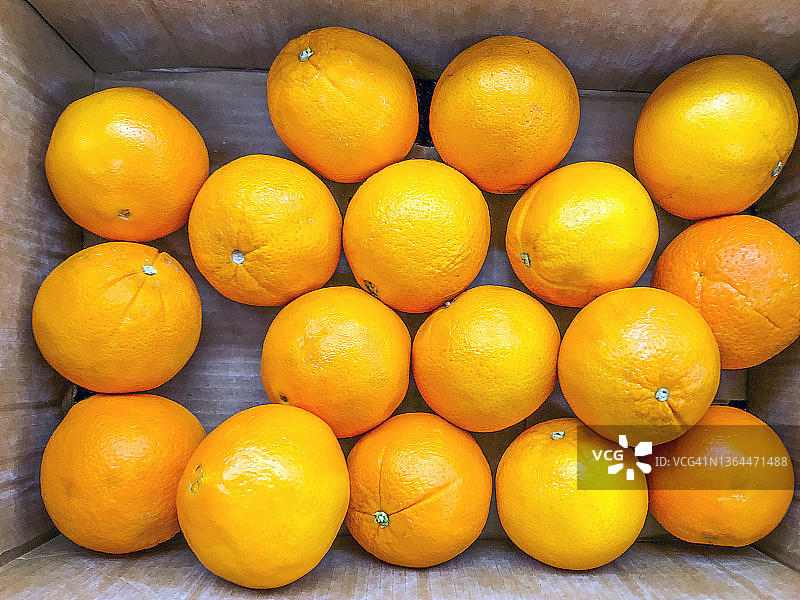 纸箱里的橙子水果图片素材