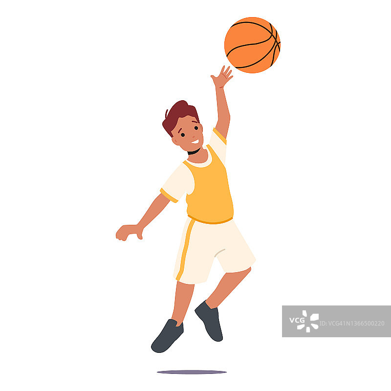 孩子打篮球，男孩运动训练。快乐的孩子在锻炼，练习健康的生活方式图片素材