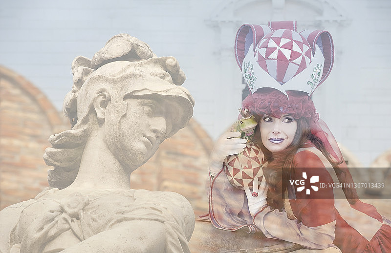美丽的威尼斯嘉年华面具，双曝光照片图片素材