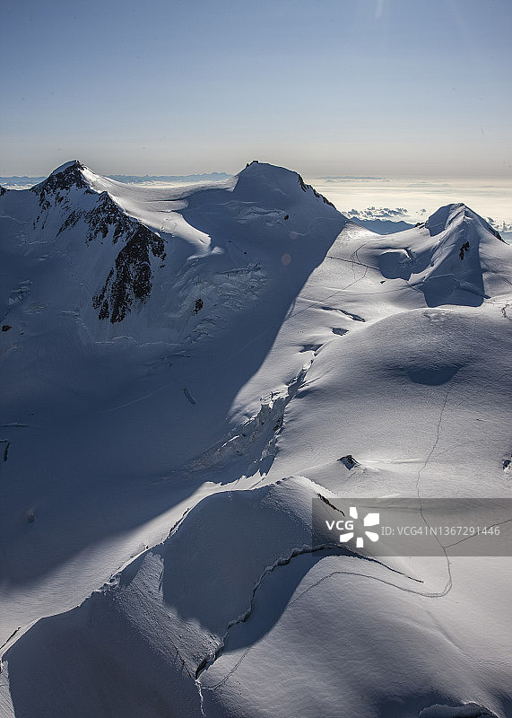 积雪覆盖的山体图片素材