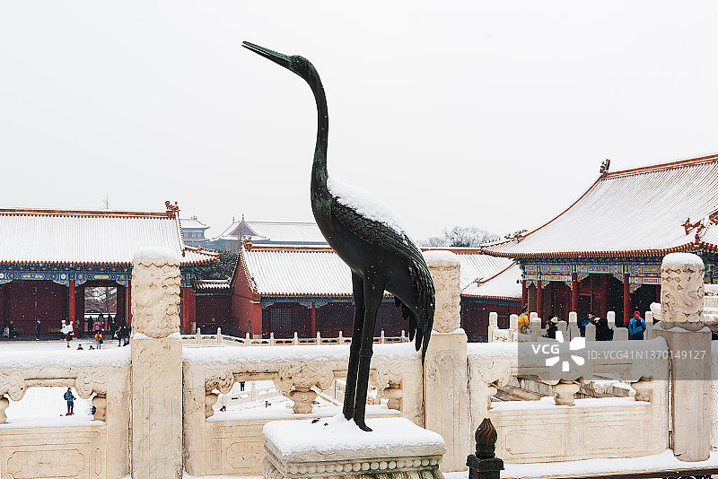 北京紫禁城的汉白玉鹤雕塑图片素材