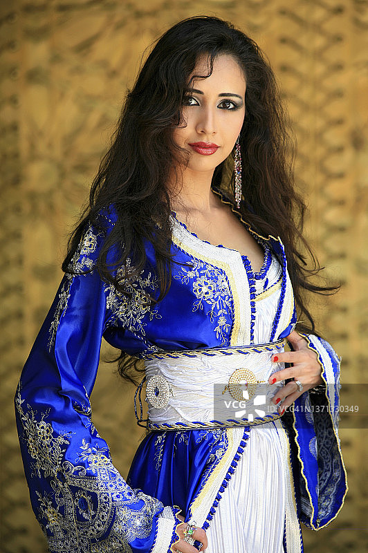 穿着传统服装的土著摩洛哥妇女。图片素材