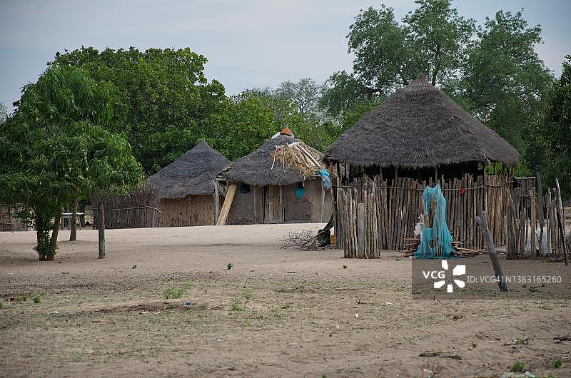 莫桑比克加沙省Mungaze村的棚屋图片素材