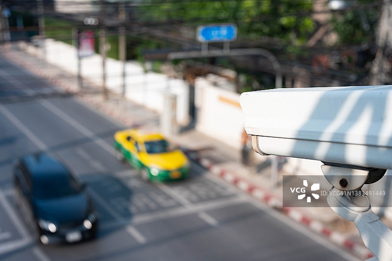 闭路电视，闭路电视摄像机用于检测高速公路上车辆速度的新技术图片素材