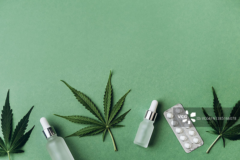 大麻叶、滴管瓶和药片。图片素材