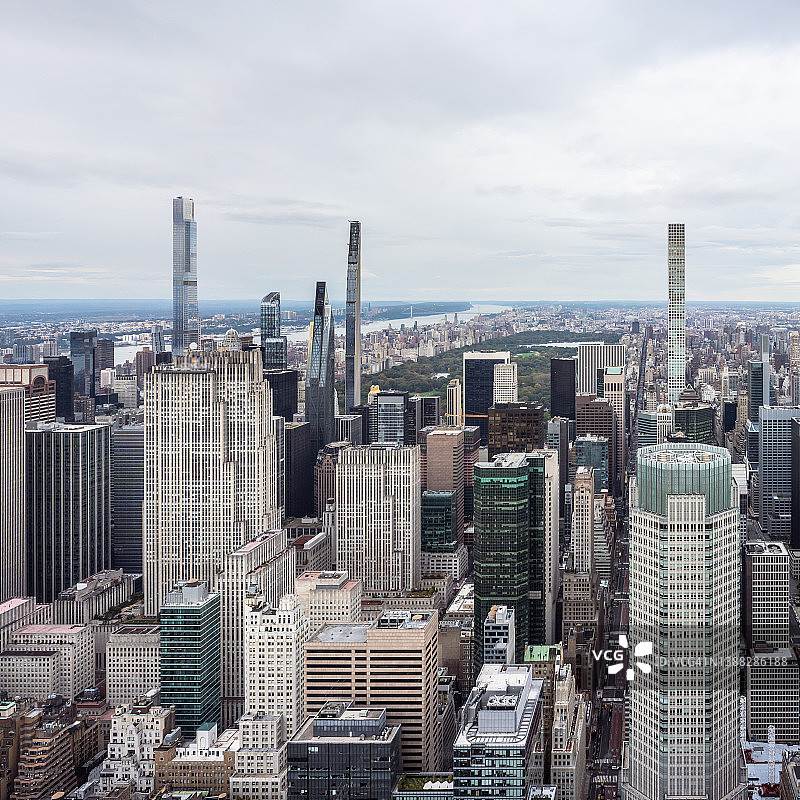 曼哈顿中城、亿万富翁街和中央公园的高视角视图图片素材