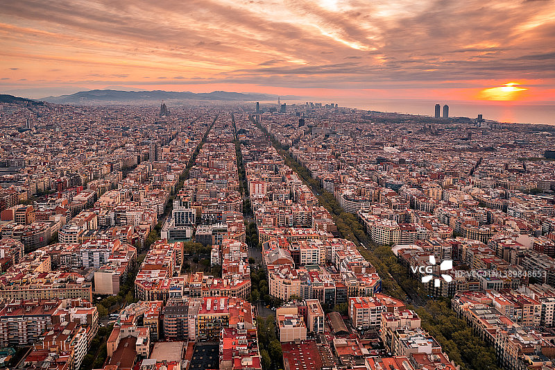 巴塞罗那城市天际线的鸟瞰图图片素材