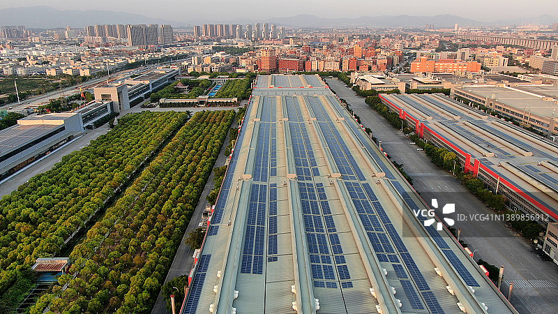制造太阳能屋顶工厂图片素材