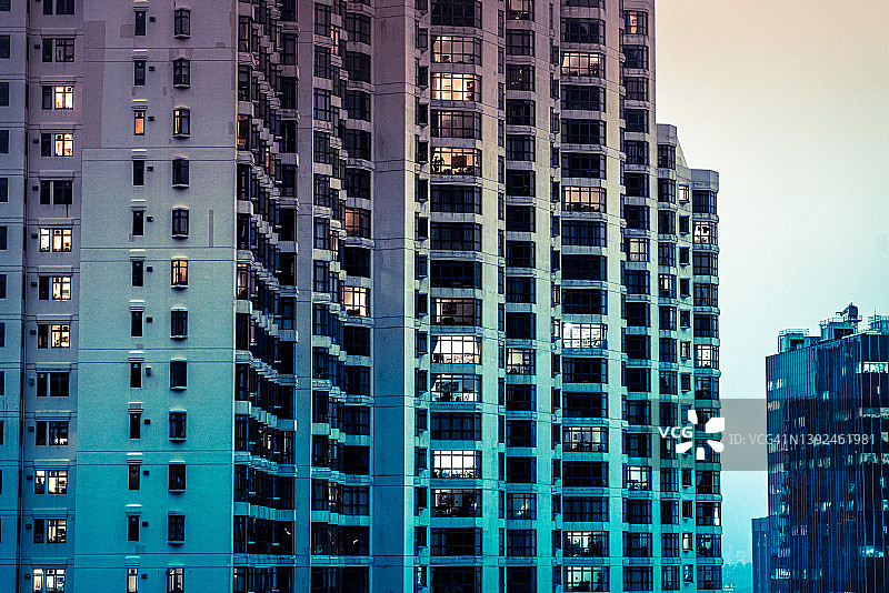 香港的住宅大厦夜景图片素材