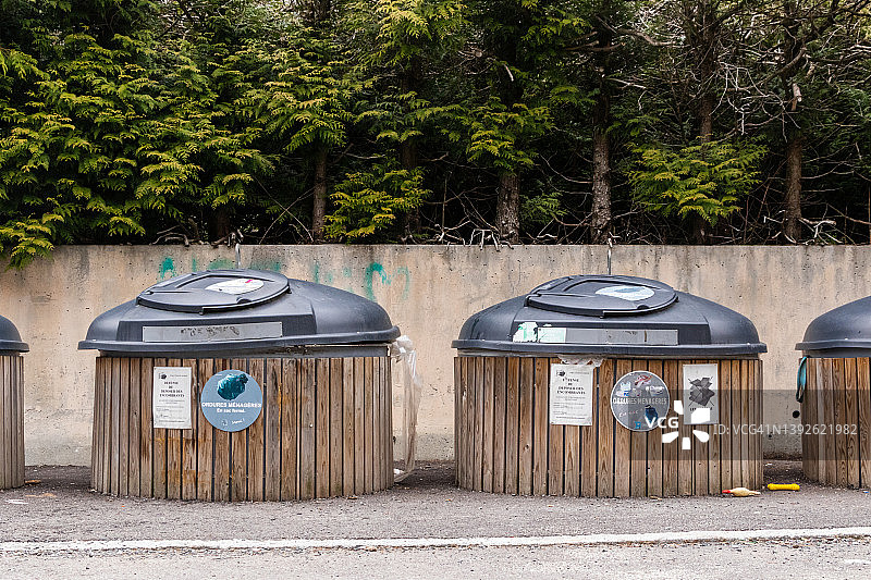 法国夏蒙尼的回收箱图片素材