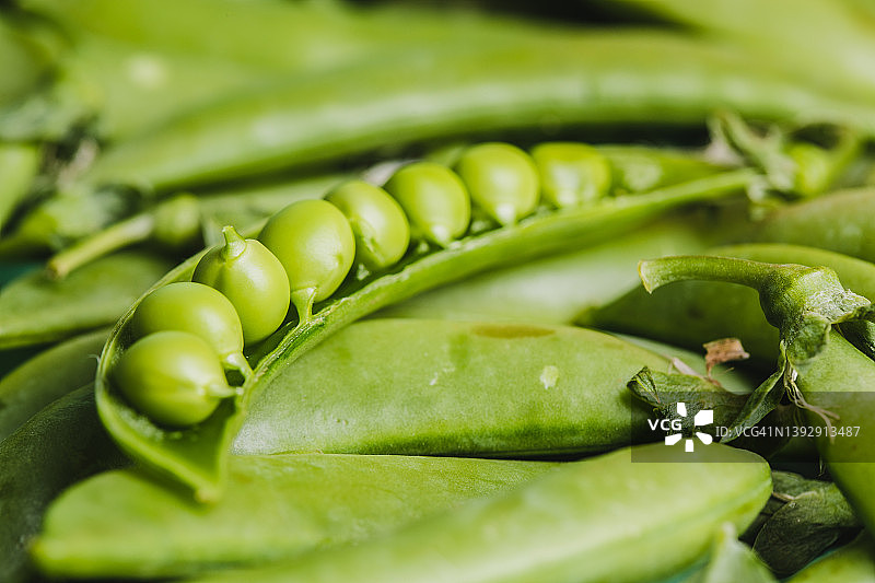 绿色豌豆的全帧镜头图片素材